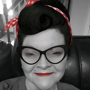 Meet your Posher, Angela